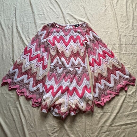 Va Va Voom | Pink Chevron Lace Bell Sleeve Romper | Size M - Picture 1 of 5